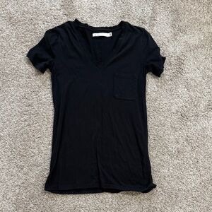 Madewell Women’s Classic Black V-Neck T-Shirt